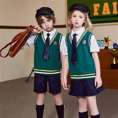 Nyári általános iskolai egyenruha, négyrészes egyedi logó